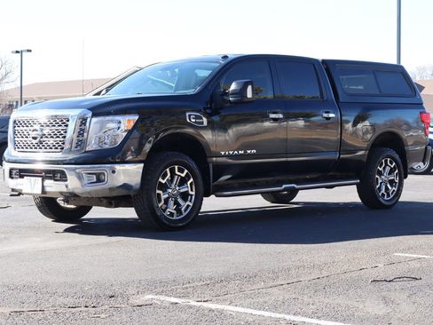 Used 2017 Nissan Titan SV image 11