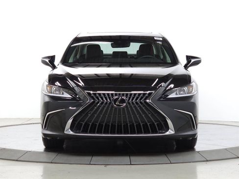 Used 2025 Lexus ES 350 w/ Premium Package FWD image 2