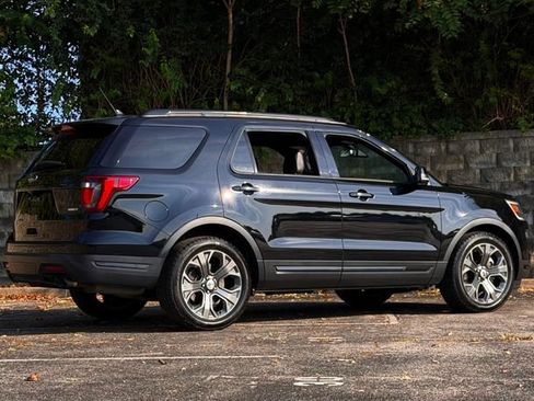 Used 2018 Ford Explorer Sport w/ Equipment Group 401A AWD/4WD image 4
