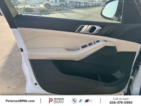 Used 2022 BMW X5 xDrive40i w/ Luxury Seating Package image 15