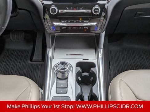 Used 2022 Ford Explorer Limited w/ Equipment Group 301A RWD image 18