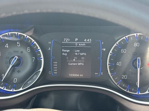 Used 2017 Chrysler Pacifica Touring-L FWD image 34