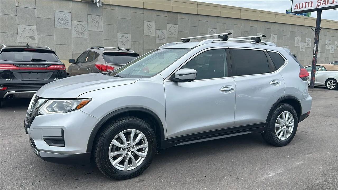 Used 2017 Nissan Rogue SV w/ SV Premium Package AWD/4WD image 16