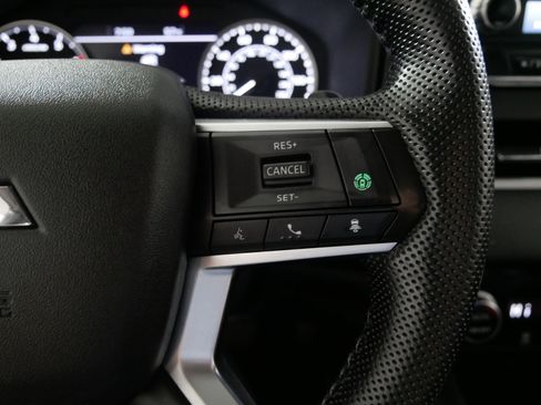 Used 2023 Mitsubishi Outlander SE image 28