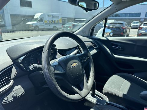 Used 2018 Chevrolet Trax LS FWD image 11