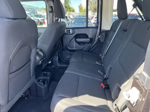 Used 2022 Jeep Wrangler Unlimited Sport AWD/4WD image 14