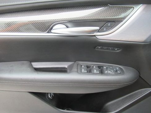 Used 2024 Cadillac XT5 Sportv w/ LPO, Floor Liner Package AWD/4WD image 21