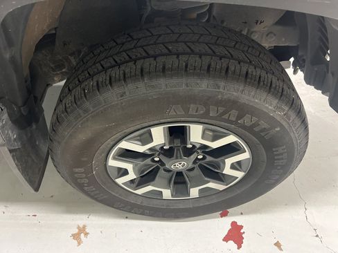 Used 2023 Toyota Tacoma TRD Off-Road image 15