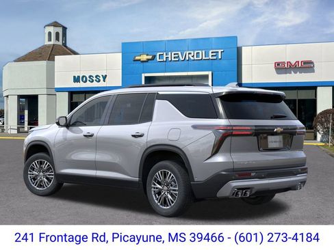 New 2026 Chevrolet Traverse LT image 3