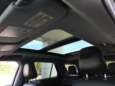 Used 2022 Ford Explorer XLT image 7