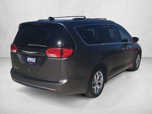 Used 2018 Chrysler Pacifica Touring Plus w/ Tire & Wheel Group image 5