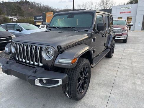 Used 2021 Jeep Wrangler Unlimited Sahara w/ Dual Top Group AWD/4WD image 12