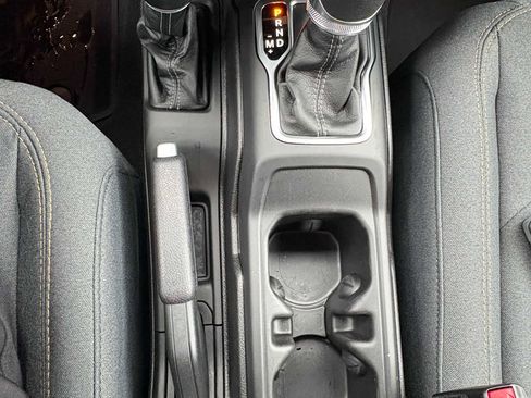 Used 2025 Jeep Wrangler Sahara image 22