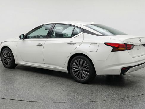 Used 2025 Nissan Altima 2.5 SV image 6