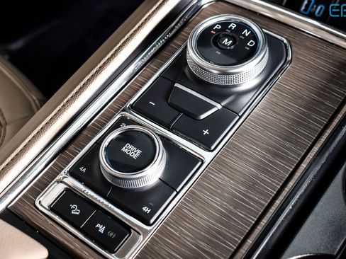 Used 2024 Ford Expedition Limited image 29