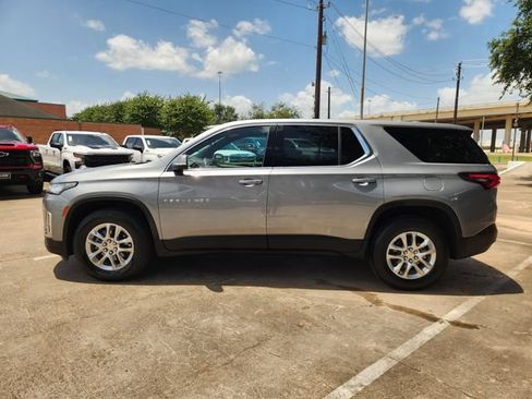 Used 2023 Chevrolet Traverse LS w/ Safety Package FWD image 4