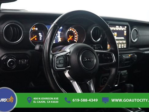Used 2019 Jeep Wrangler Unlimited Sahara w/ Quick Order Package 24M Moab AWD/4WD image 17