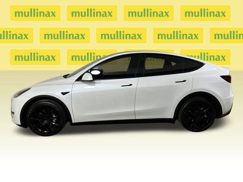 Used 2021 Tesla Model Y Long Range image 11