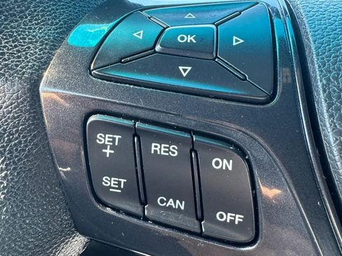 Used 2017 Ford Explorer XLT w/ Equipment Group 201A AWD/4WD image 12