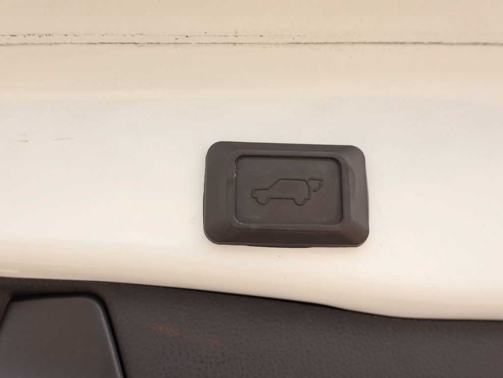 Used 2020 Toyota RAV4 XLE Premium FWD image 11