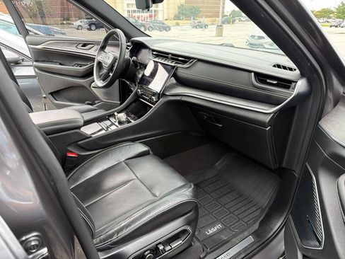 Used 2021 Jeep Grand Cherokee L Overland w/ Luxury Tech Group IV AWD/4WD image 36