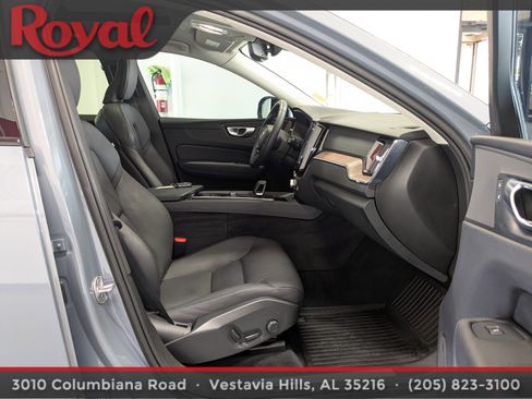 Certified 2024 Volvo XC60 B5 Plus w/ Protection Package Premier AWD/4WD image 8