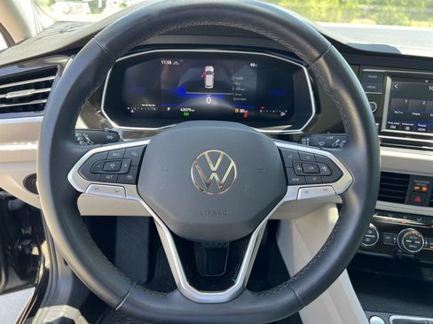 Used 2024 Volkswagen Jetta SE w/ Panoramic Sunroof Package FWD image 7