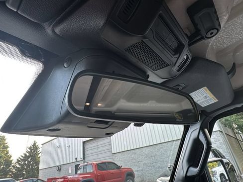 Used 2025 Jeep Wrangler Unlimited Sahara AWD/4WD image 26