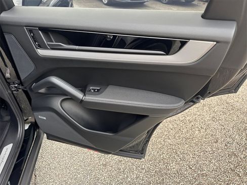 Used 2025 Porsche Cayenne Coupe image 16