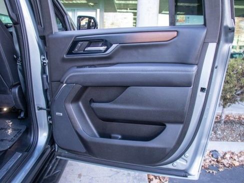 Used 2025 GMC Yukon XL Denali image 23