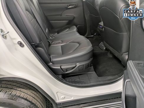Used 2022 Toyota Highlander XLE AWD/4WD image 28