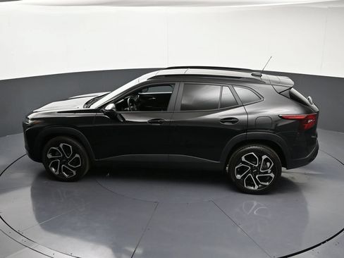 Used 2024 Chevrolet Trax RS w/ Sunroof Package FWD image 17