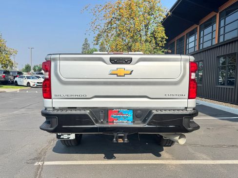 Used 2022 Chevrolet Silverado 2500 Custom w/ Custom Value Package AWD/4WD image 4