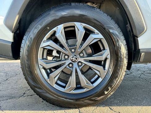 Used 2022 Toyota RAV4 XLE Premium image 21