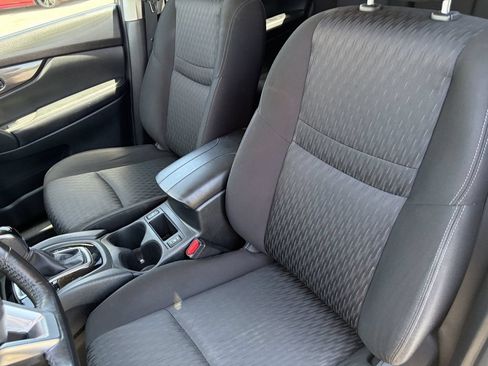 Used 2019 Nissan Rogue SV w/ Premium Package FWD image 23