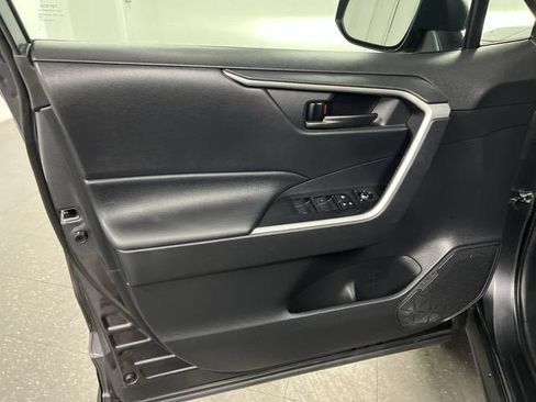 Used 2020 Toyota RAV4 LE AWD/4WD image 21