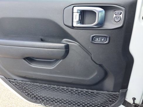 Used 2023 Jeep Gladiator Sport image 16