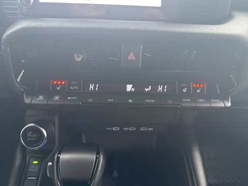 Used 2025 Toyota Land Cruiser image 20