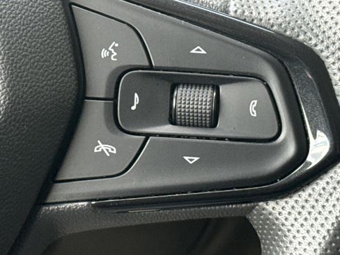 Used 2025 Chevrolet Trax LT FWD image 22