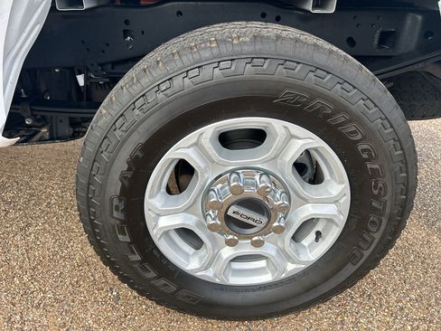 Used 2025 Ford F250 XLT w/ FX4 Off-Road Package AWD/4WD image 9