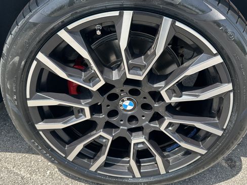 Used 2025 BMW X5 xDrive40i w/ M Sport Package AWD/4WD image 13