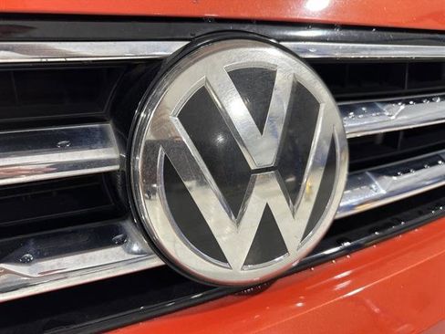Used 2019 Volkswagen Tiguan SE image 9