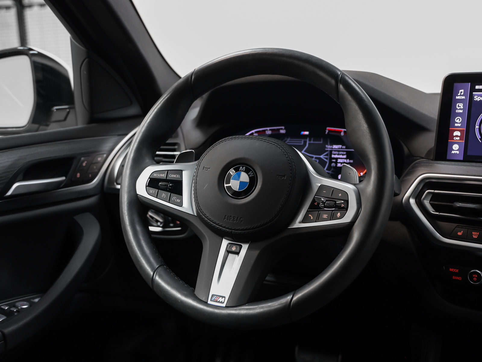 Used 2023 BMW X4 xDrive30i w/ M Sport Package AWD/4WD image 27