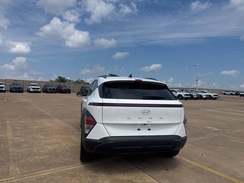 Used 2025 Hyundai Kona SEL FWD image 16