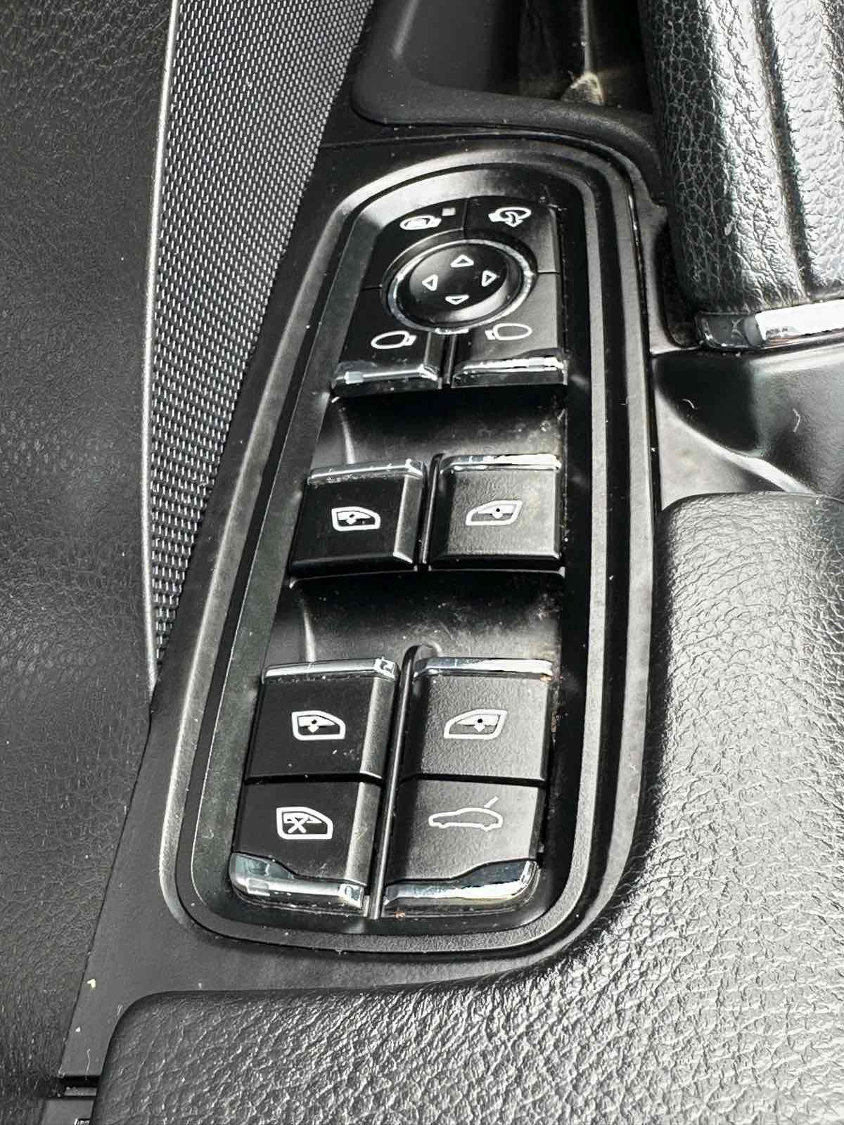 Used 2017 Porsche Cayenne AWD/4WD image 25
