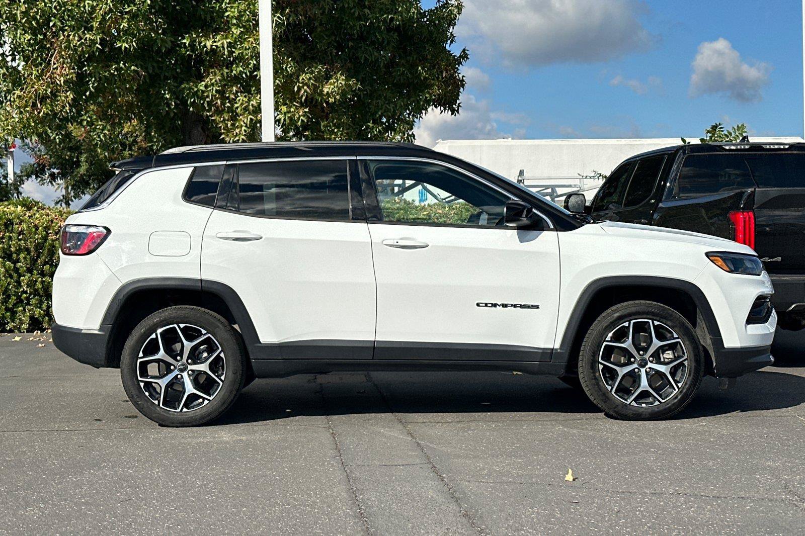 Certified 2025 Jeep Compass Limited AWD/4WD image 2
