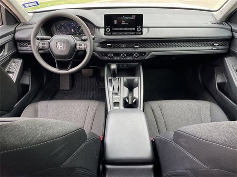 Used 2025 Honda Accord SE image 9
