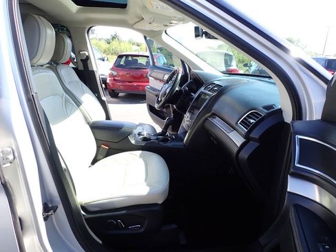 Used 2018 Ford Explorer Platinum AWD/4WD image 13