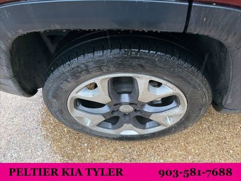 Used 2021 Jeep Compass Limited w/ Sun and Sound Group image 13