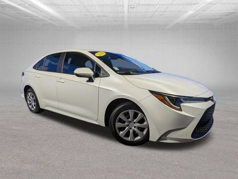 Used 2020 Toyota Corolla LE FWD image 3